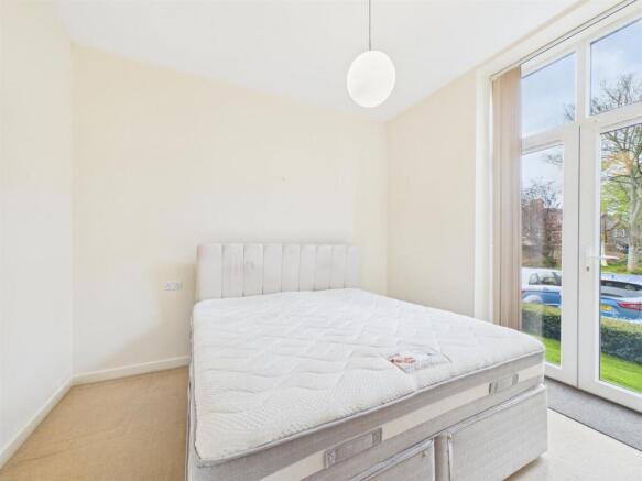 2 bed Flat for sale Image 7