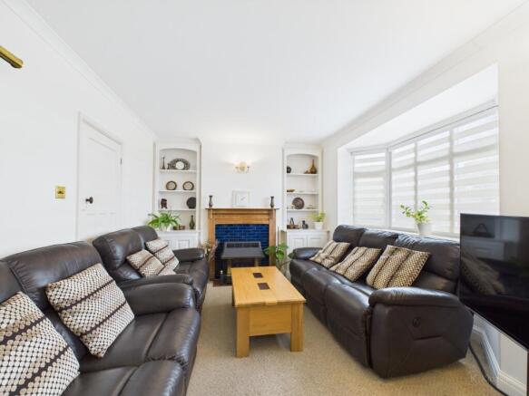 CAM02136G0-PR0353-STILL004