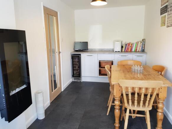Breakfast Room or Be