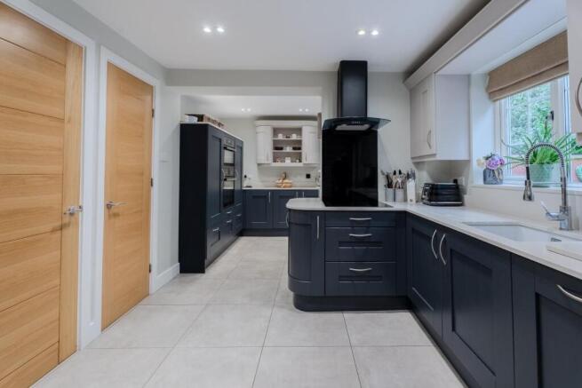 Foxlands Drive, Lower Gornal, DY3 photo 4