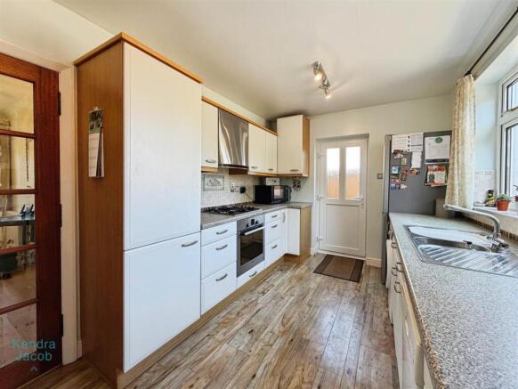 3 bed Detached for sale Image 4