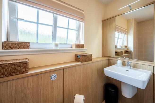 Bathroom (1).jpg