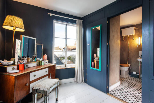 18 2 Alfred St 02...
