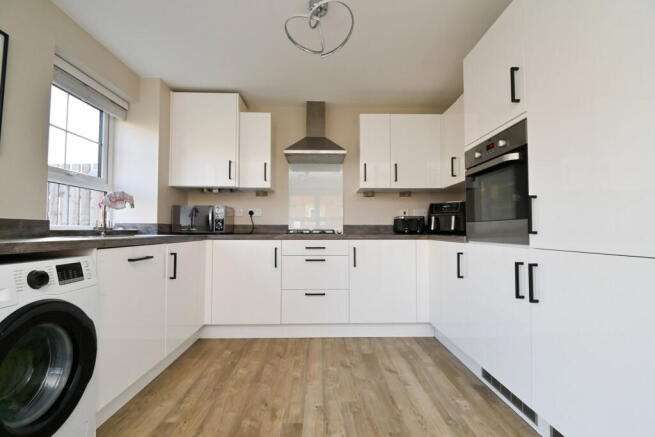 Carrs Grove, Cudworth, Barnsley, S72 8GH photo 4