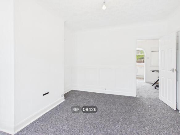 2 bed Terraced to rent Image 5