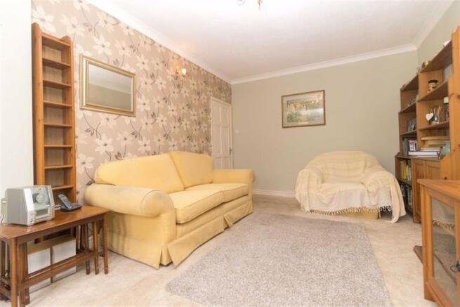 EXTENDED LOUNGE/DINING ROOM