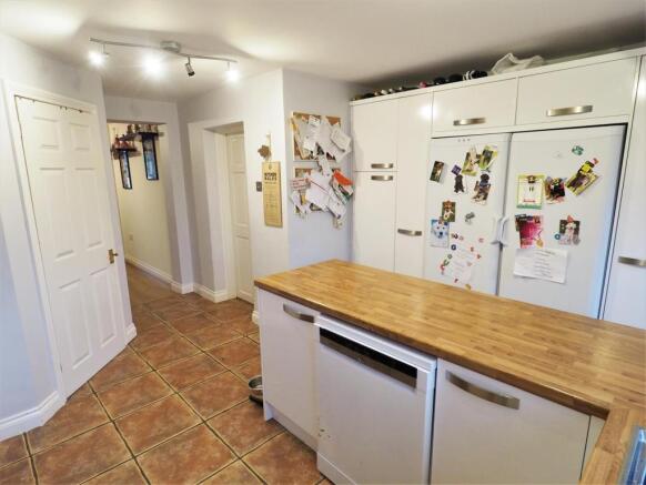 Breakfast Kitchen Into Utility Room 185