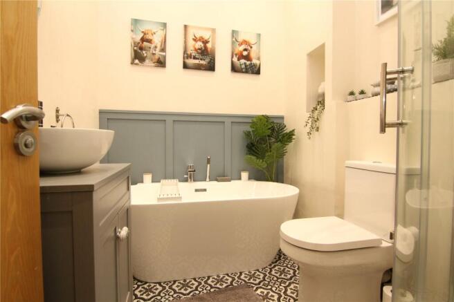 3 bed Flat for sale Image 11