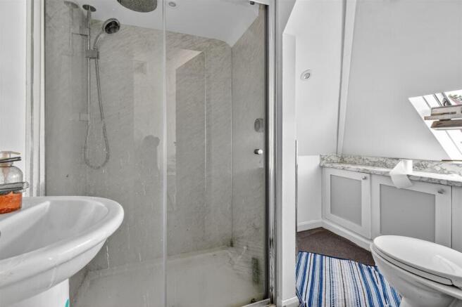 4 bed Semi-Detached for sale Image 10