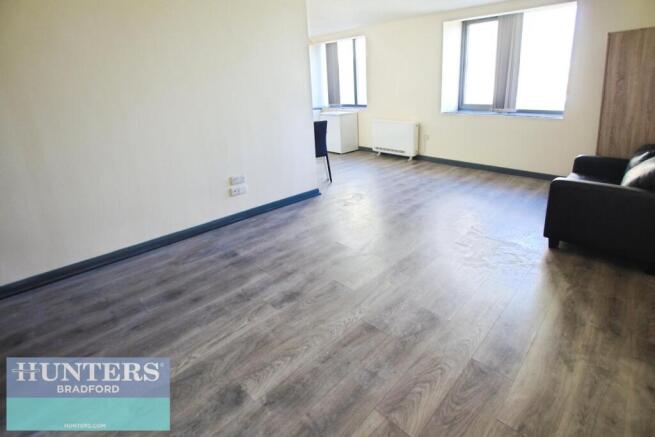Studio to rent Image 10