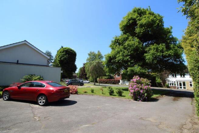 DRIVEWAY & FRONT GARDEN