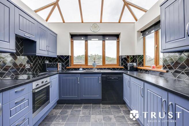 3 bed Detached for sale Image 8