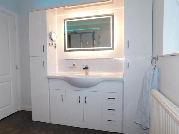SHOWER ROOM