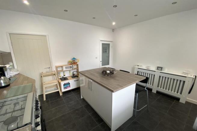 kitchen/dining room 