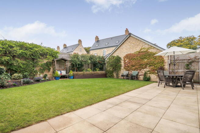 5 bed Detached for sale Image 7