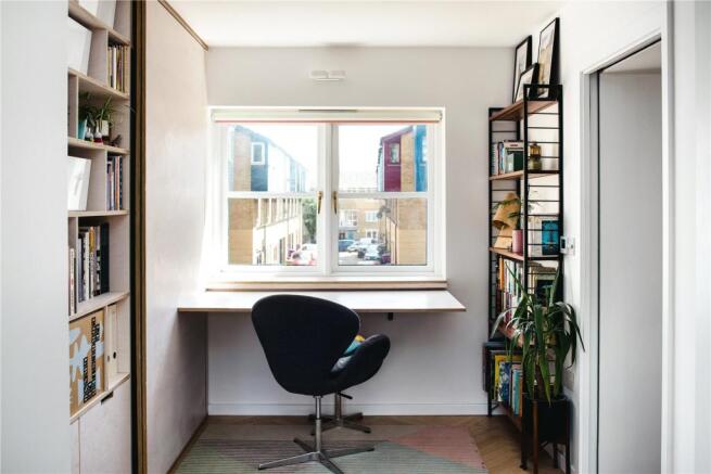 Bedroom 2/Study