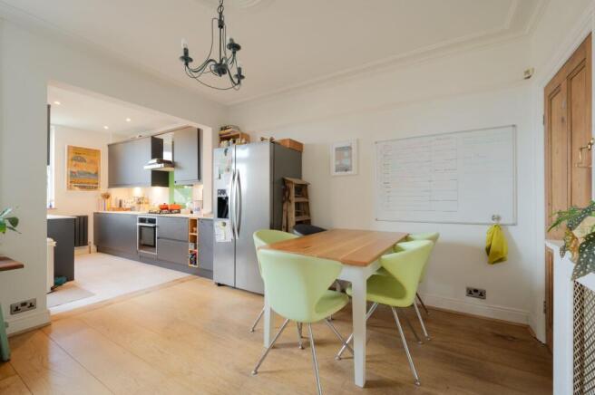 KITCHEN, DINER AND LOUNGE