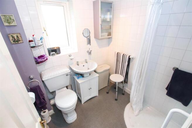 FIRST FLOOR SHOWER ROOM