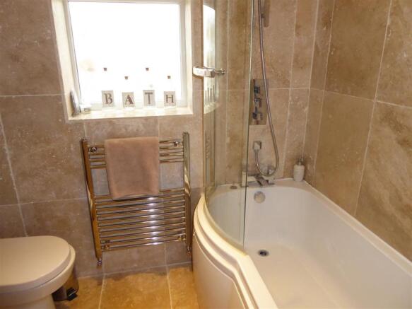 BATHROOM/WC