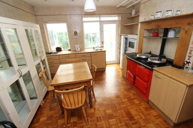 4 bed Bungalow for sale Image 5