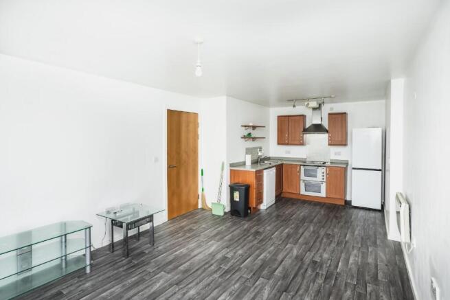 2 bed Flat for sale Image 4
