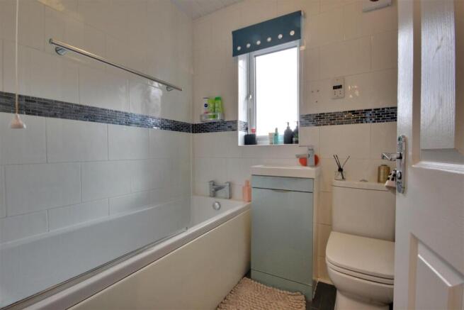 4 bed Semi-Detached for sale Image 12