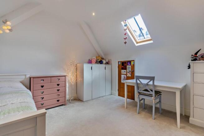 4 bed Apartment for sale Image 12