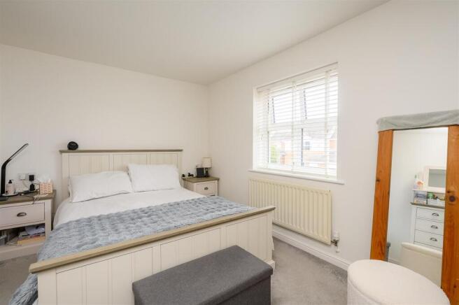 4 bed Detached for sale Image 11