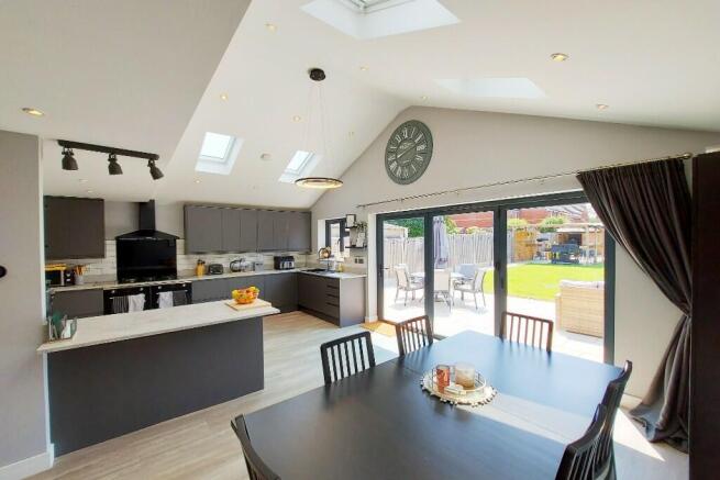 Dining to Kitchen 2