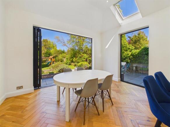 5 bed Semi-Detached for sale Image 5