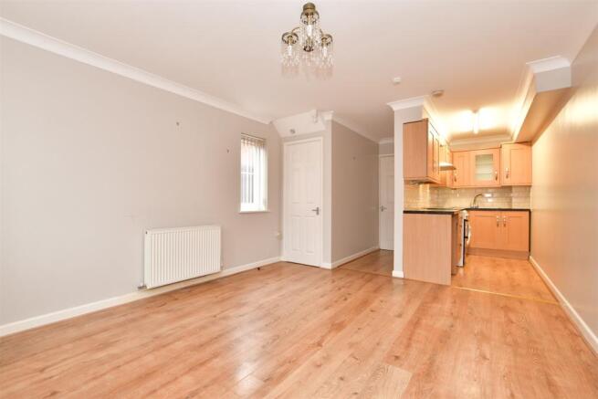 Lounge/Dining Area