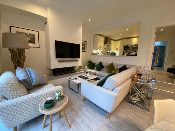 OPEN PLAN RECEPTION ROOM