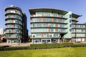 Flat 10, 5 Halcyon Wharf, Wapping High Street, London E1W 1LH