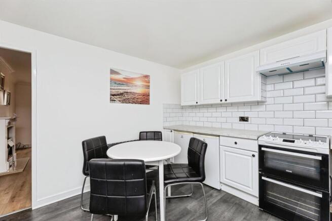 3 bed Semi-Detached for sale Image 5