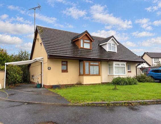 3-bed bungalow on Honeyborough Grove, Neyland, Milford Haven, Pembrokeshire, SA73, £175,000