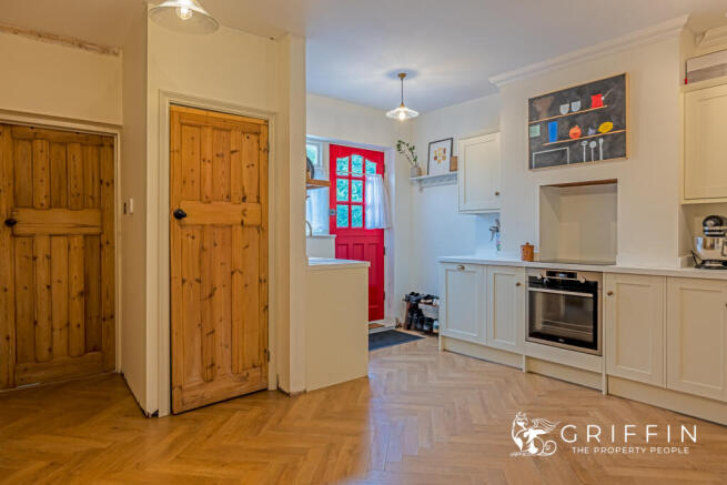 Kitchen & Dining