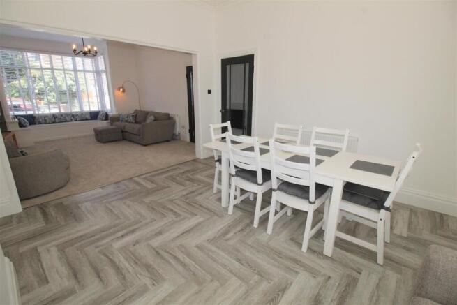 Park Rd, 50A, Lounge & dining room 2.JPG