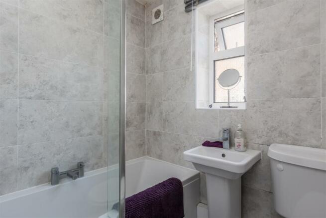 Mill Street 105 Bathroom.jpg