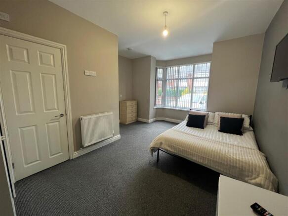 1 bed House Share to rent Image 11