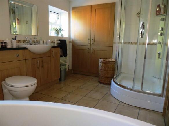 LUXURY  BATHROOM