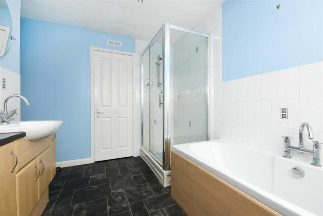 Bathroom 3.jpg