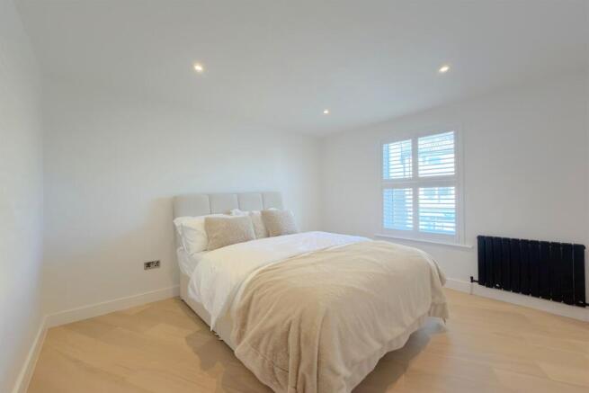 3 bed Flat for sale Image 12