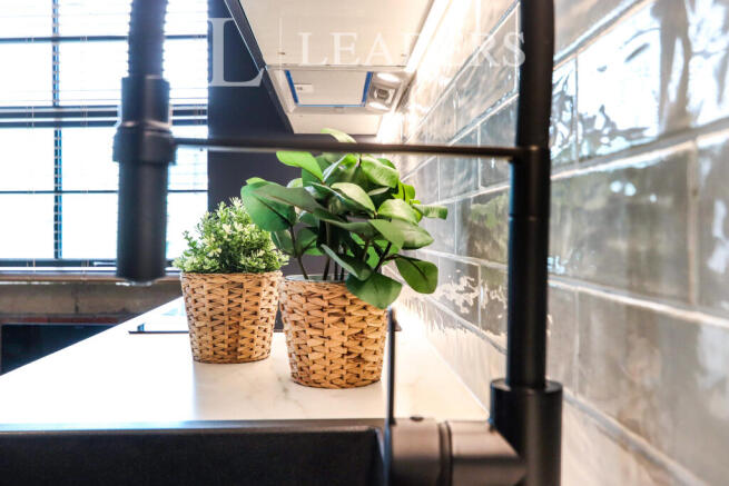 3 bed Flat to rent Image 6