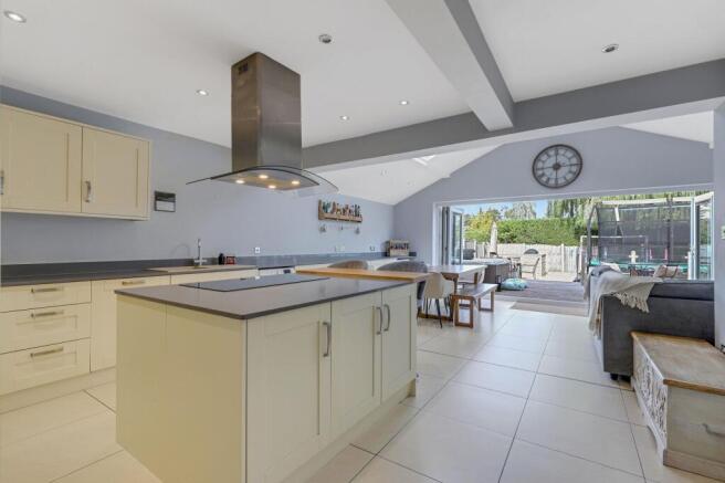 Open Plan Kitchen-Lounge-Diner
