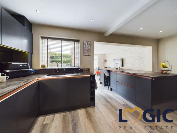 25 Havercroft Rise  (7)