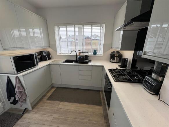 3 bed Semi-Detached for sale Image 9