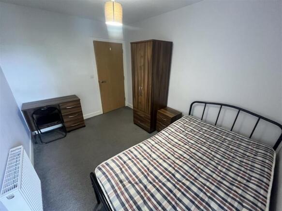 2 bed Apartment to rent Image 9