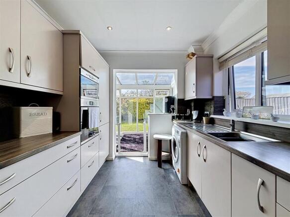 3 bed House for sale Image 6