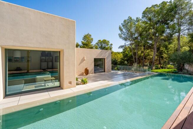 Exterior and Pool (4