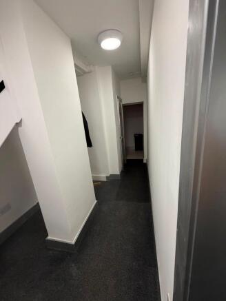 4 bed Flat to rent Image 8